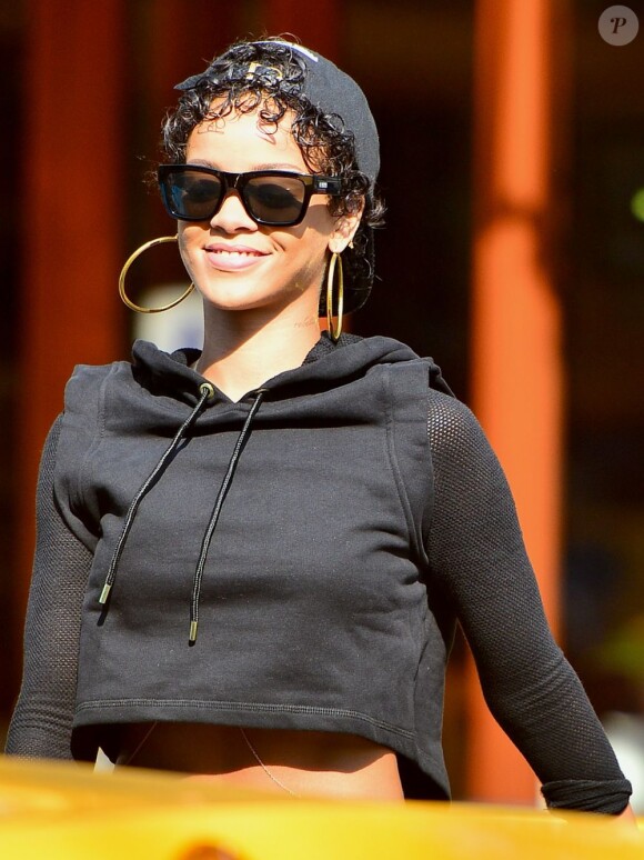 Rihanna, souriante à sa sortie du restaurant Da Silvano et retourne à l'hôtel Gansevoort. New York, le 13 août 2013.