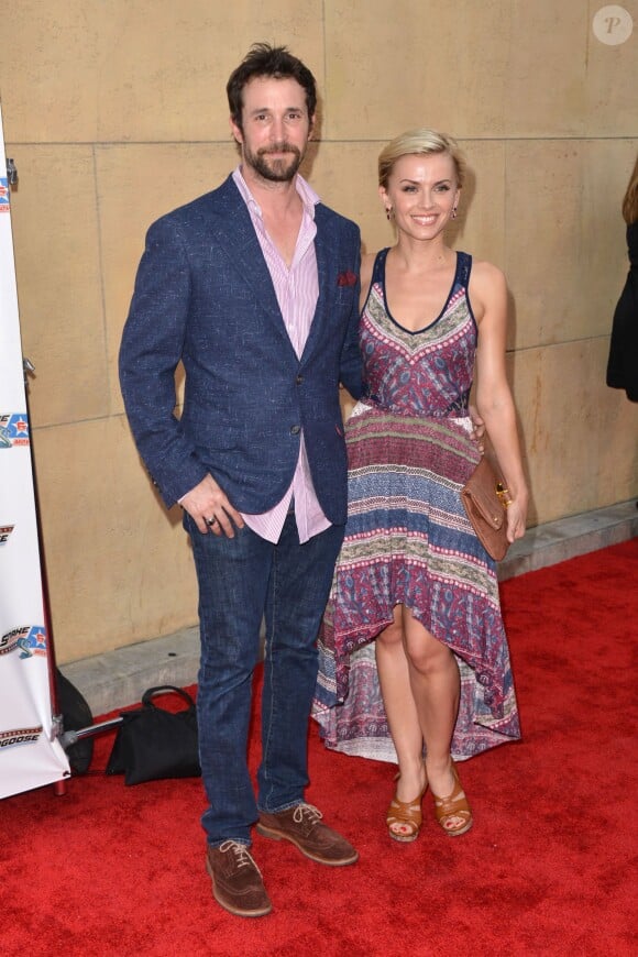Noah Wyle et Sara Wells à la première du film "Snake and Mongoose". A Los angeles, le 26 août 2013.