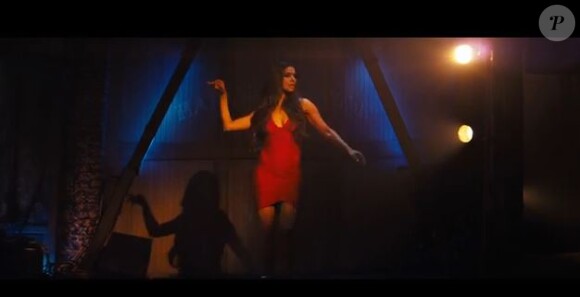 La jolie Roselyn Sanchez dans le clip Loco d'Enrique Iglesias.