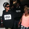 Rihanna arrive à l’aéroport LAX à Los Angeles, avec sa mère Monica Braithwaite et son petit frère Rajad. Le 27 août 2013.