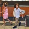 Casper Smart a fait du shopping avec Max et Emme, les enfants de Jennifer Lopez, au centre commercial à Century City, le 28 août 2013. Il a acheté des chaussures et des cookies pour les enfants.