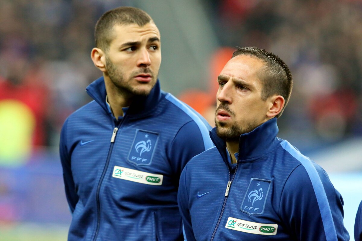 Photo : Karim Benzema et Franck Ribéry avec le maillot de l'équipe ...