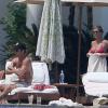 Exclusif - Jennifer Aniston cache son ventre en vacances avec son fiancé Justin Theroux à Mexico, le 20 août 2013.