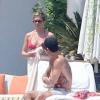 Exclusif - Jennifer Aniston cache son ventre en vacances avec son fiancé Justin Theroux à Mexico, le 20 août 2013.