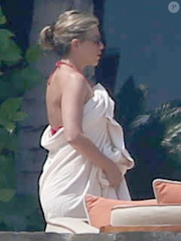 Exclusif - Jennifer Aniston cache son ventre en vacances à Mexico, le 20 août 2013.
