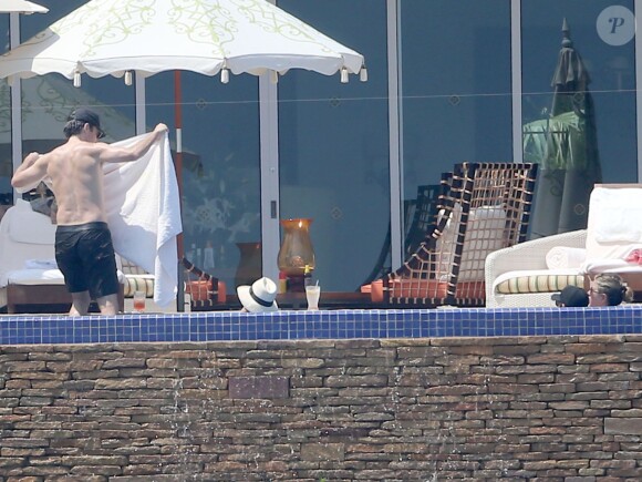 Exclusif - Jennifer Aniston en vacances avec son fiancé Justin Theroux et Jason Batman à Mexico, le 20 août 2013.