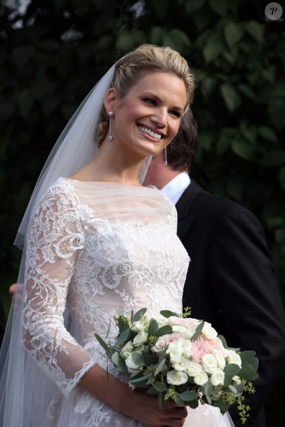 Vicky Andren - Mariage de Gustaf Magnuson (fils de la soeur du roi Carl XVI Gustaf de Suède) et Vicky Andren au château d'Ulriksdals à Stockholm, le 31 août 2013.