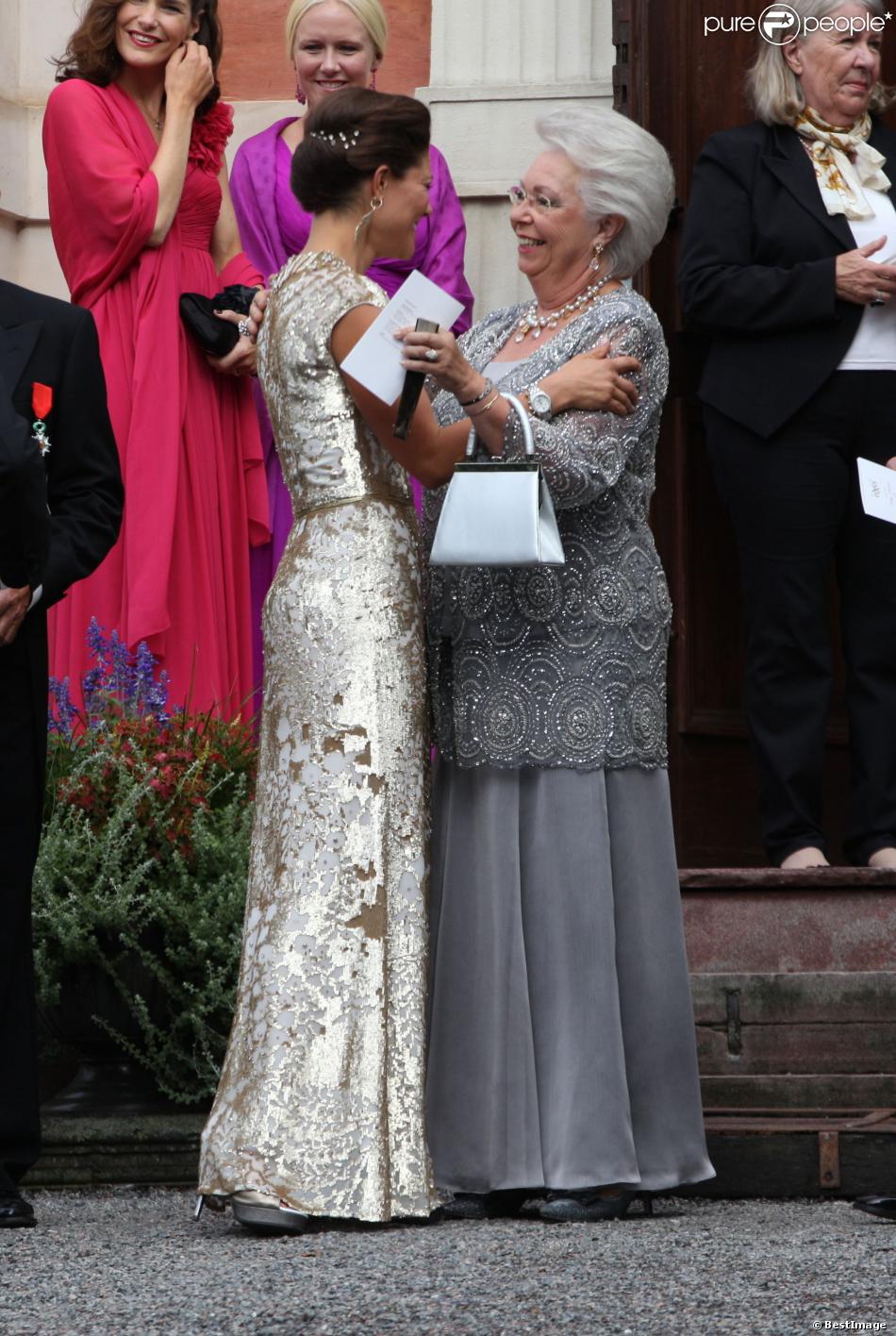 La princesse Victoria de Suède et la princesse Christina de Suède - Mariage de Gustaf Magnuson (fils de la soeur du roi Carl XVI Gustaf de Suède) et Vicky Andren au château d&#039;Ulriksdals à Stockholm, le 31 août 2013.