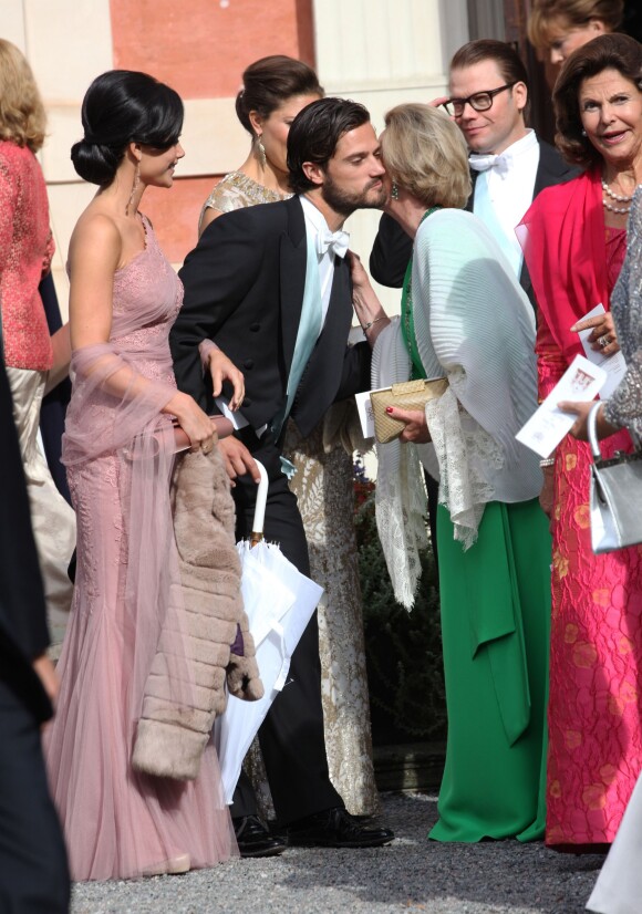Le prince Carl Philip de Suède, Sofia Hellqvist, la reine Sonja de Norvège, la reine Silvia de Suède - Mariage de Gustaf Magnuson (fils de la soeur du roi Carl XVI Gustaf de Suède) et Vicky Andren au château d'Ulriksdals à Stockholm, le 31 août 2013.