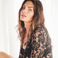 Alyssa Miller, chérie de Jake Gyllenhaal au corps parfait se dévoile en lingerie