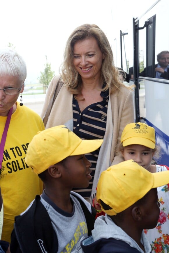 Exclusif - Valérie Trierweiler, avec 5000 enfants parisiens à Cabourg le 28 août 2013