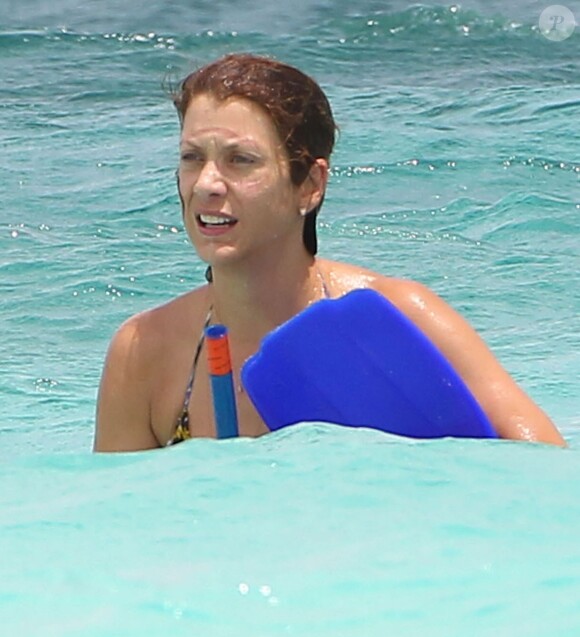 Exclusif - Kate Walsh passe ses vacances avec son chéri Chris Case et les enfants de celui-ci, à Cancún au Mexique, le 31 août 2013.