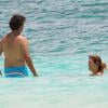 Exclusif - Kate Walsh passe ses vacances avec son compagnon Chris Case et les enfants de celui-ci, à Cancún au Mexique, le 31 août 2013.