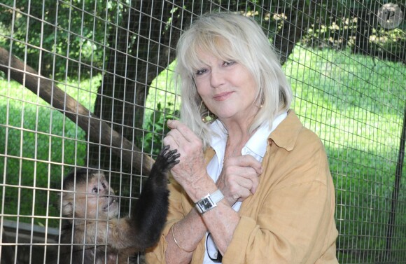 Exclusif - L'actrice Mylène Demongeot dans sa propriété en Mayenne, avec ses animaux, le 1er juillet 2012.