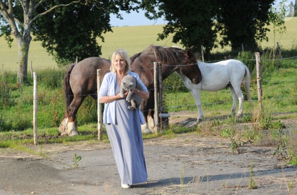 Exclusif - Mylène Demongeot dans sa propriété en Mayenne, avec ses animaux, le 1er juillet 2012.