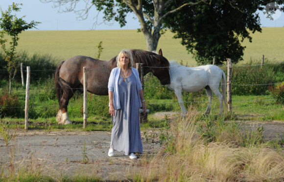 Exclusif - Mylène Demongeot dans sa propriété en Mayenne, avec ses animaux, le 1er juillet 2012.