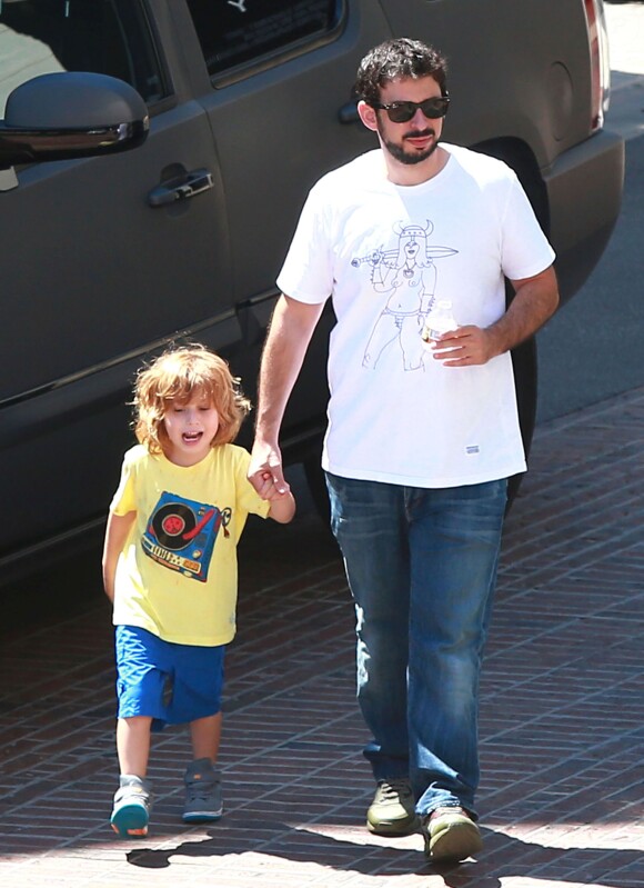 Exclusif - Jordan Bratman fait du shopping avec son fils Max à Los Angeles, le 3 septembre 2013.