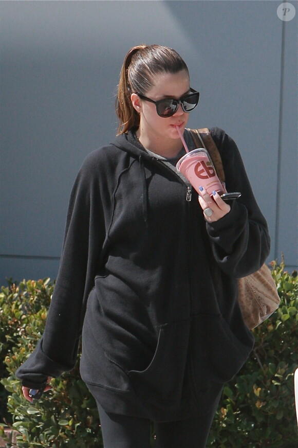 Exclusif - Khloé Kardashian quitte son cours de gym à Los Angeles, le 3 août 2013.