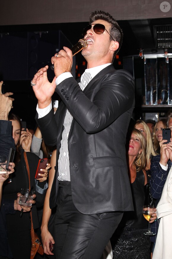 Robin Thicke s'est produit sur scène lors lors de la grande soirée de lancement du son nouvel album à New York, le 4 septembre 2013.
