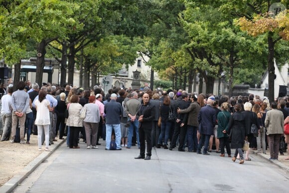 Beaucoup de monde aux obsèques de Valérie Benguigui au cimetière du Montparnasse à Paris, le 6 septembre 2013.