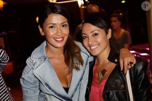 Karima Charni et sa soeur Hedia Charni au cinéma Gaumont Marignan pour la présentation de la 3e saison de SODA, à Paris, le 6 septembre 2013.