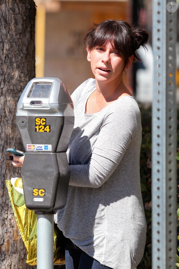 Jennifer Love Hewitt, enceinte, de sortie dans Studio City pour un déjeuner le 4 septembre 2013