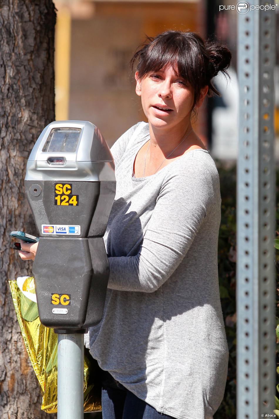  Jennifer Love Hewitt, enceinte, de sortie dans Studio City pour un déjeuner le 4 septembre 2013 