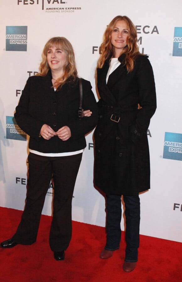 Julia Roberts et sa soeur Lisa Roberts Gillan au Festival du film de Tribeca 2011 à New York le 23 avril 2011.