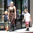 Les fils de Gwen Stefani, Kingston et Zuma s'éclatent avec leur père Gavin Rossdale à Los Angeles, le 8 septembre 2013.