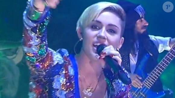 Miley Cyrus a interprété son tube We Can't Stop sur un plateau de télé allemand, le 7 septembre 2013.