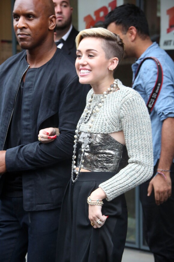 Miley Cyrus à la sortie des studios de la radio NRJ à Paris. Le 9 septembre 2013.