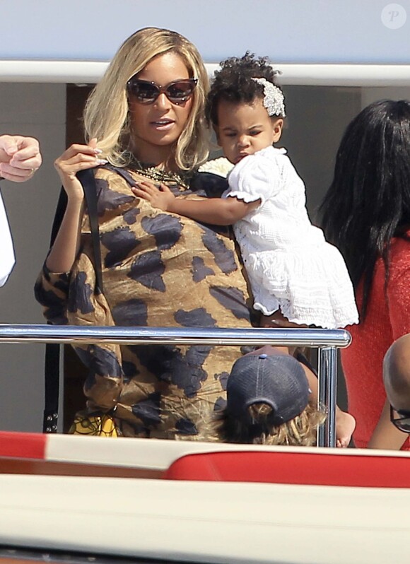 Exclusif - Beyoncé Knowles et sa fille Blue Ivy en vacances à Formentera. Le 2 septembre 2013.