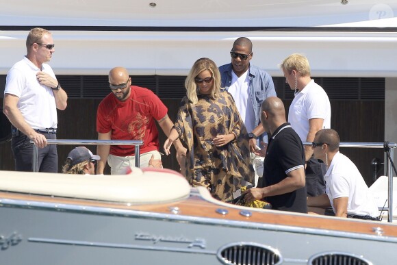 Exclusif - Beyoncé Knowles, Jay-Z et leur fille Blue Ivy en vacances à Formentera. Le 2 septembre 2013.