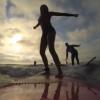 Nabilla fait du surf dans la bande-annonce d'Allô Nabilla : ma famille en Californie, sur NRJ 12