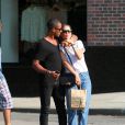 Exclusif - le top hollandais Doutzen Kroes, visiblement de mauvaise humeur, et son mari Sunnery James font du shopping chez American Apparel à New York, le 12 septembre 2013.
