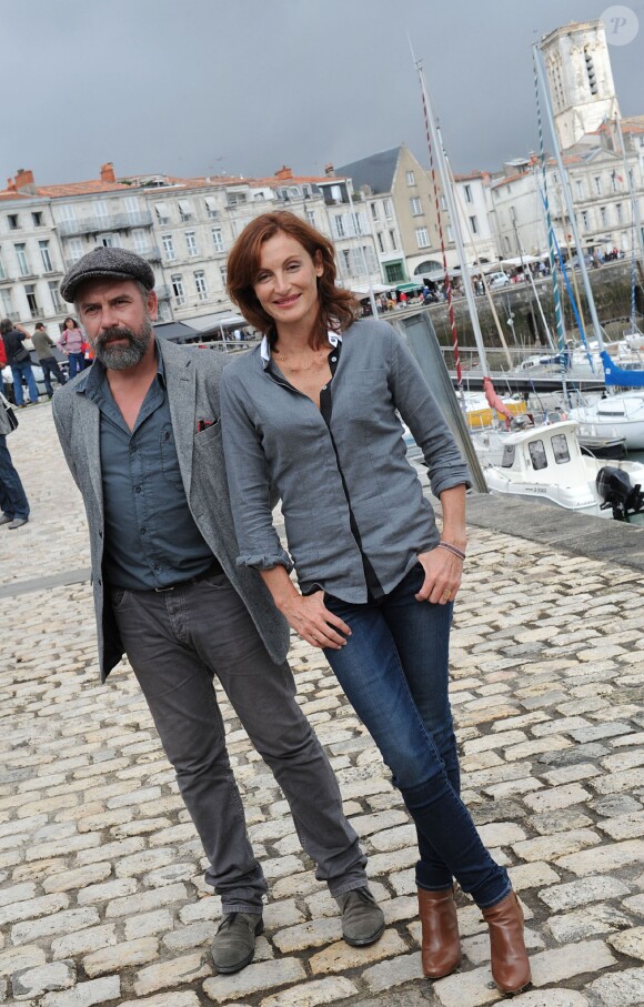 Camille Japy et Philippe Torreton posent pour le photocall du téléfilm 'Intimes Convictions' durant le 15e Festival de la Fiction TV de La Rochelle. Le 12 septembre 2013.