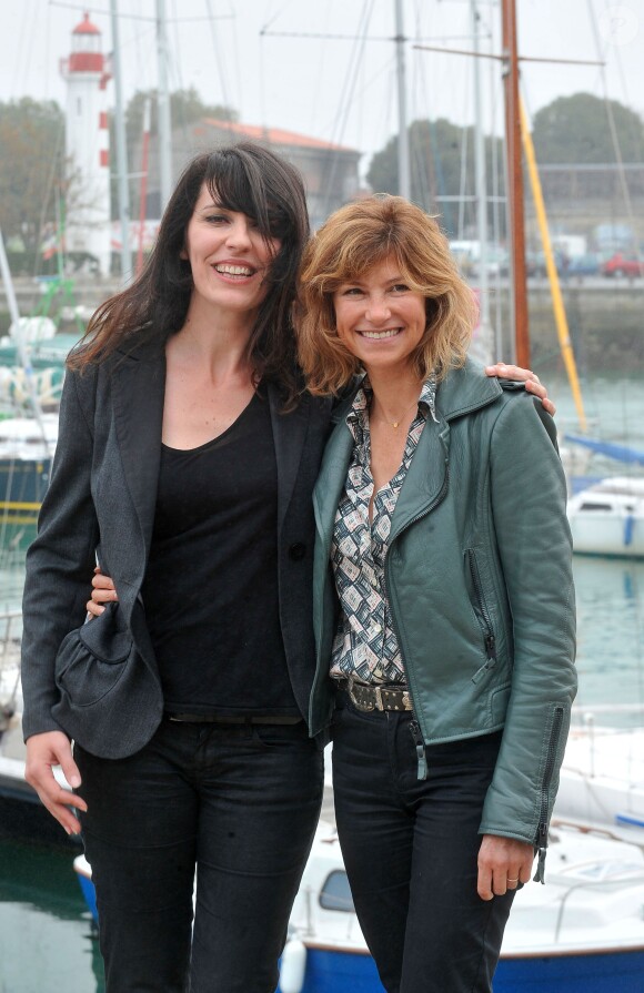 Florence Pernel et La Grande Sophie posent pour le photocall du téléfilm 'Nom De Code: Rose' durant le 15e Festival de la Fiction TV de La Rochelle. Le 12 septembre 2013.