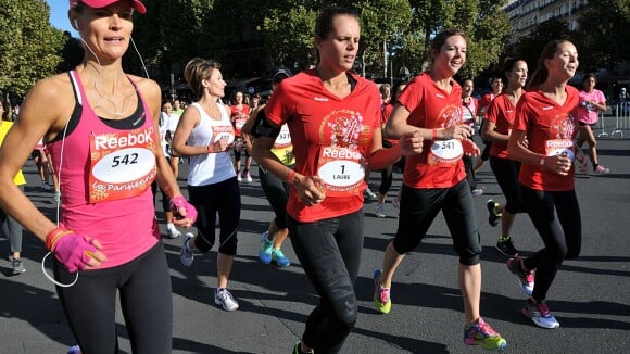 Laure Manaudou : Sportive accomplie au côté de Linda Hardy pour La Parisienne