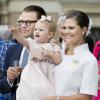 La princesse Estelle de Suède, âgée d'un an et demi, n'a rien manqué, avec sa mère la princesse Victoria et son père le prince Daniel, des festivités organisées au palais royal à Stockholm le 15 septembre 2013 pour le jubilé des 40 ans de règne du roi Carl XVI Gustaf de Suède.
