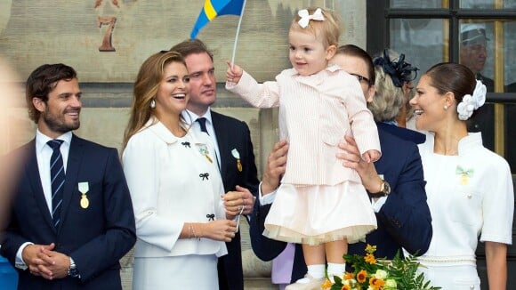 Estelle de Suède et la famille royale en liesse au jubilé du roi Carl XVI Gustaf