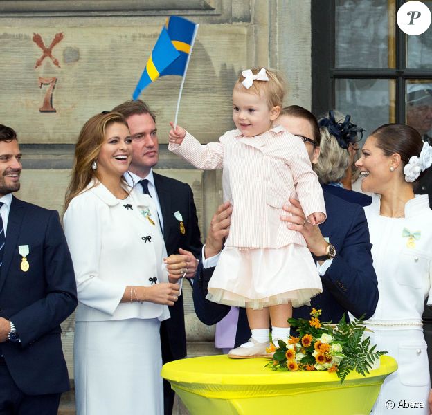 La princesse Estelle de Suède n'a rien manqué, sous le regard de sa tante la princesse Madeleine et avec sa mère la princesse Victoria et son père le prince Daniel, des festivités organisées au palais royal à Stockholm le 15 septembre 2013 pour le jubilé des 40 ans de règne du roi Carl XVI Gustaf de Suède.