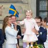 La princesse Estelle de Suède n'a rien manqué, sous le regard de sa tante la princesse Madeleine et avec sa mère la princesse Victoria et son père le prince Daniel, des festivités organisées au palais royal à Stockholm le 15 septembre 2013 pour le jubilé des 40 ans de règne du roi Carl XVI Gustaf de Suède.