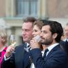 Le prince Carl Philip de Suède, la princesse Madeleine et Chris O'Neill trinquent aux 40 ans de règne du roi Carl XVI Gustaf de Suède lors des célébrations du jubilé le 15 septembre 2013 à Stockholm.