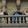 Au balcon du palais royal à Stockholm, le roi Carl XVI Gustaf de Suède a porté un toast à la santé de son règne et de ses compatriotes le 15 septembre 2013 lors du jubilé du 40e anniversaire de son accession au trône.