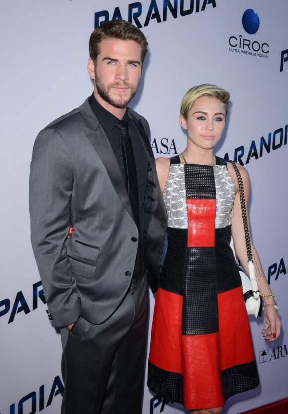 Liam Hemsworth et Miley Cyrus à la premières de "Paranoia" à Los Angeles, le 8 août 2013.