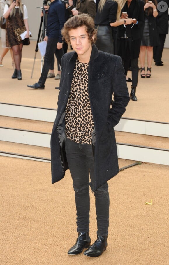Harry Styles arrive au défilé de mode Burberry Prorsum, collection printemps-été 2014, lors de la fashion week de Londres. Le 16 septembre 2013