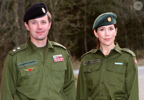 La princesse Mary et le prince Frederik de Danemark lors du 60e anniversaire de la Garde nationale, le 1er avril 2009