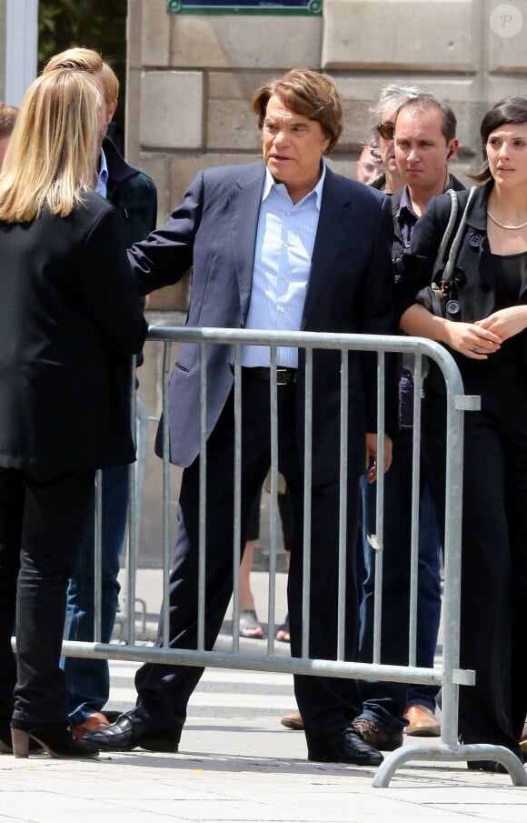 BERNARD TAPIE - OBSEQUES DE THIERRY ROLAND EN LA BASILIQUE SAINTE CLOTILDE A PARIS. LE 21 JUIN 2012 21/06/2012 - PARIS