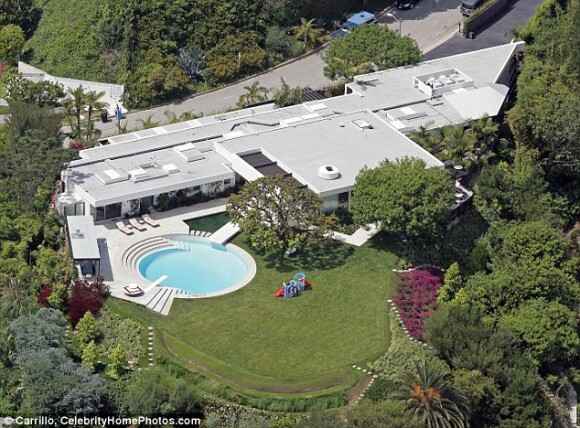 Courteney Cox et David Arquette ont mis en vente leur superbe propriété pour la modique somme de 20 millions de dollars, quelques mois après l'officialisation de leur divorce prononcé en mai 2013.