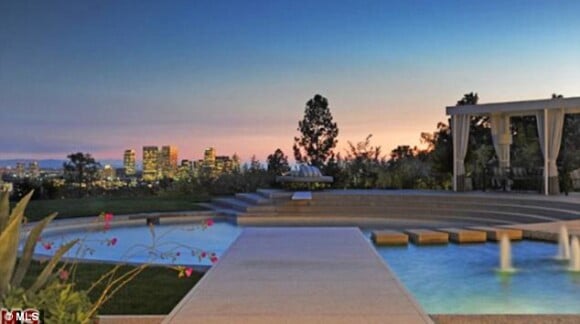 Courteney Cox et David Arquette ont mis en vente leur superbe propriété de Beverly Hills pour 20 millions de dollars, quelques mois après l'officialisation de leur divorce prononcé en mai 2013.